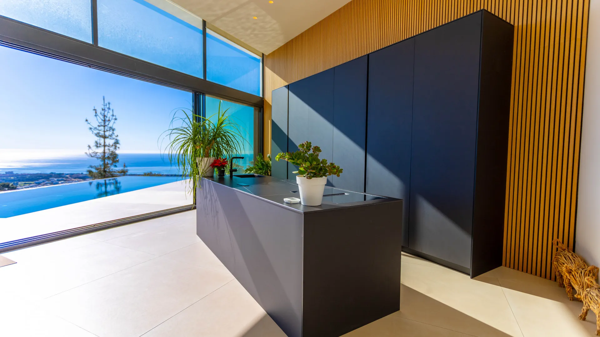 Buy Los Altos de los Monteros villa with 4 bedrooms