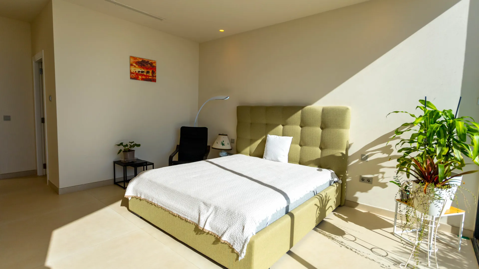 Buy Los Altos de los Monteros villa with 4 bedrooms