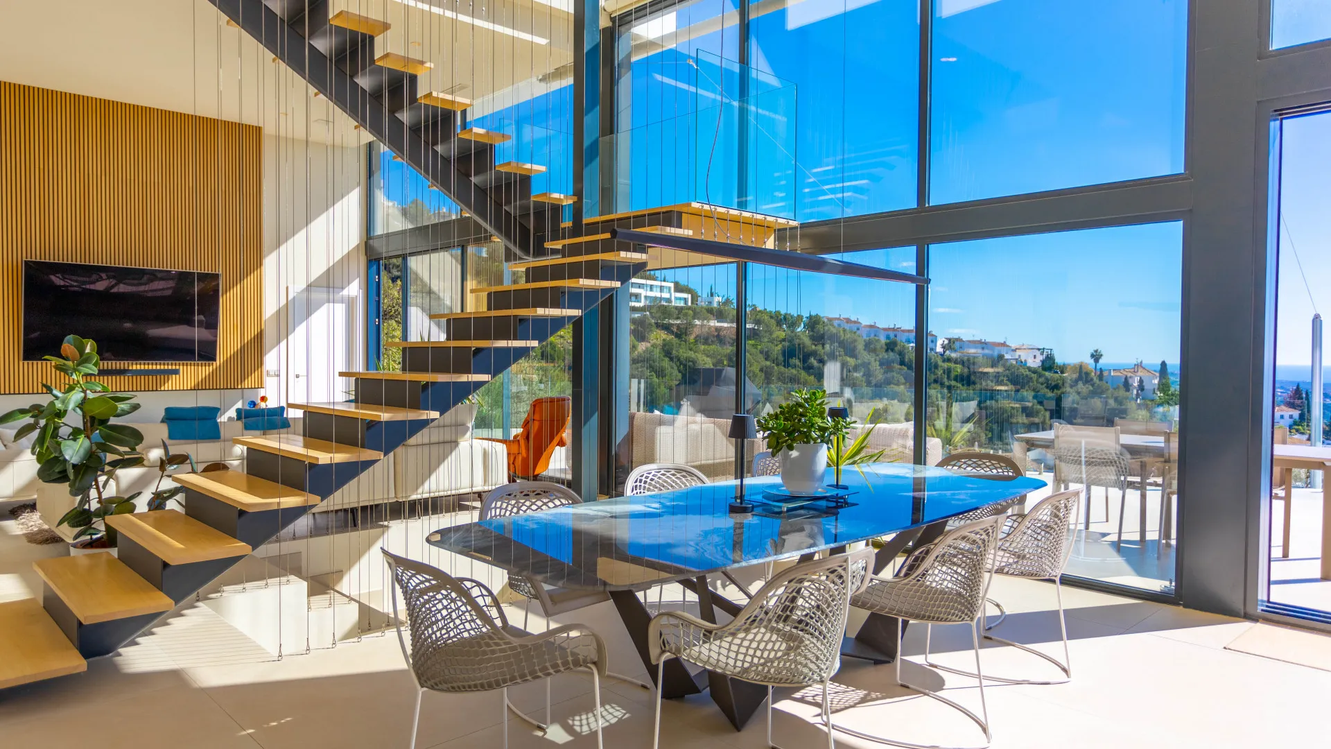 Buy Los Altos de los Monteros villa with 4 bedrooms