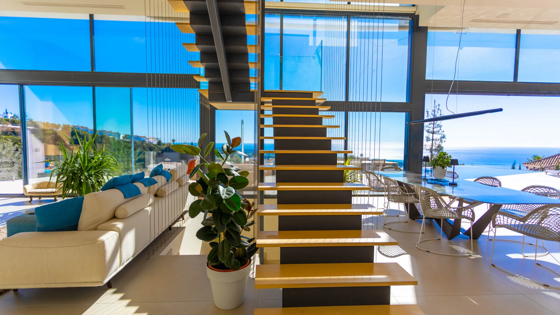 Buy Los Altos de los Monteros villa with 4 bedrooms