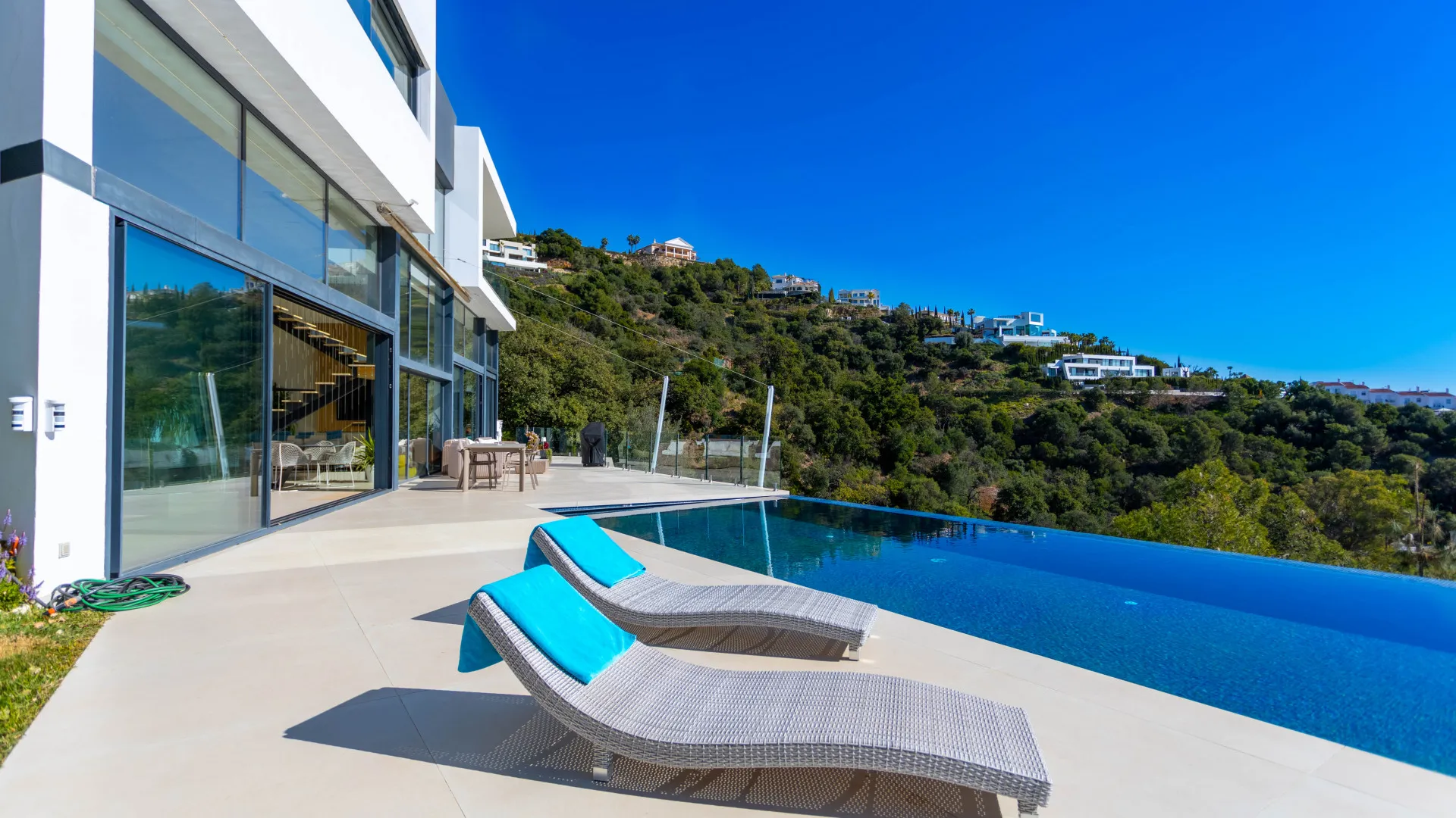 Buy Los Altos de los Monteros villa with 4 bedrooms