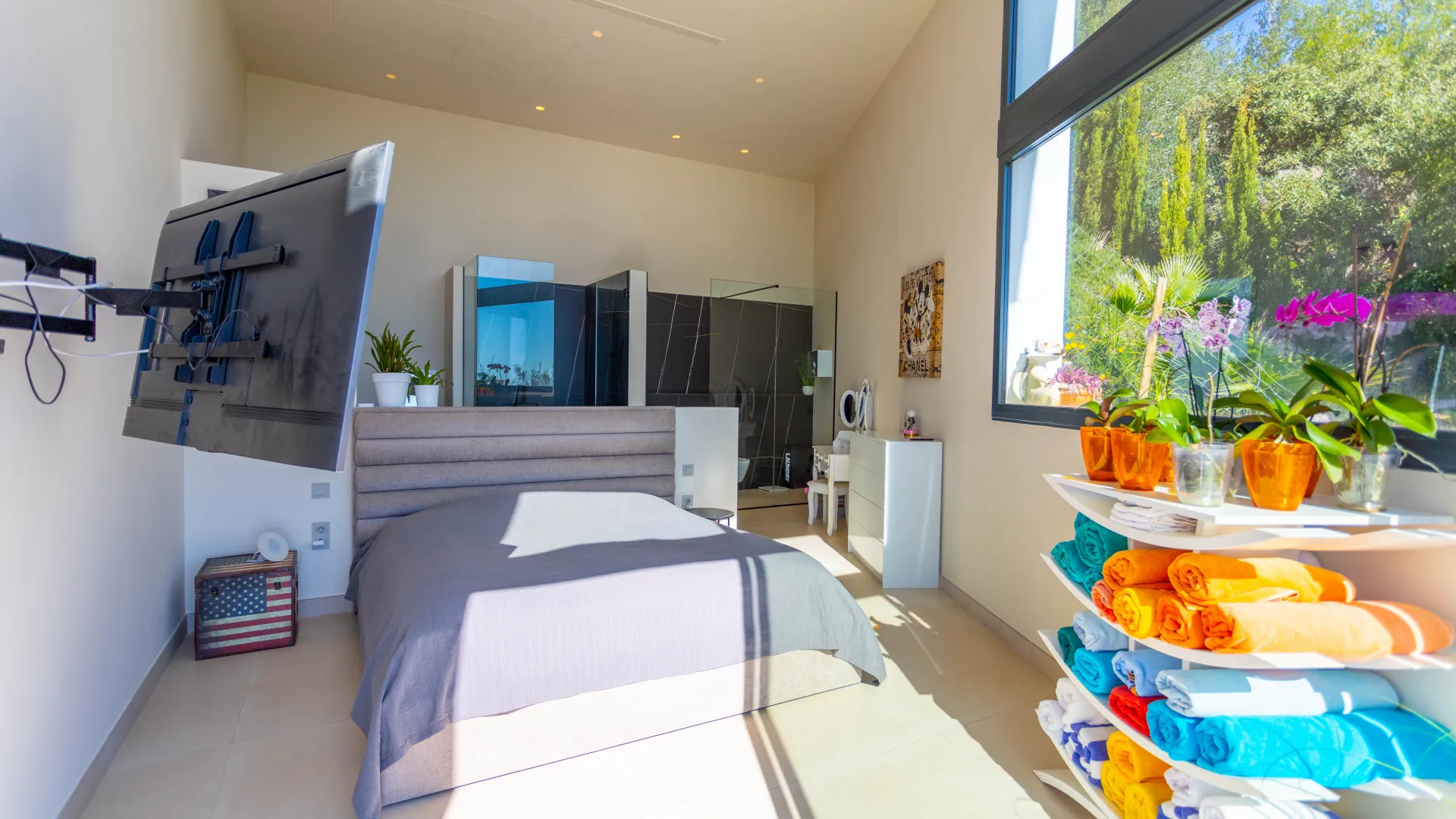 Buy Los Altos de los Monteros villa with 4 bedrooms