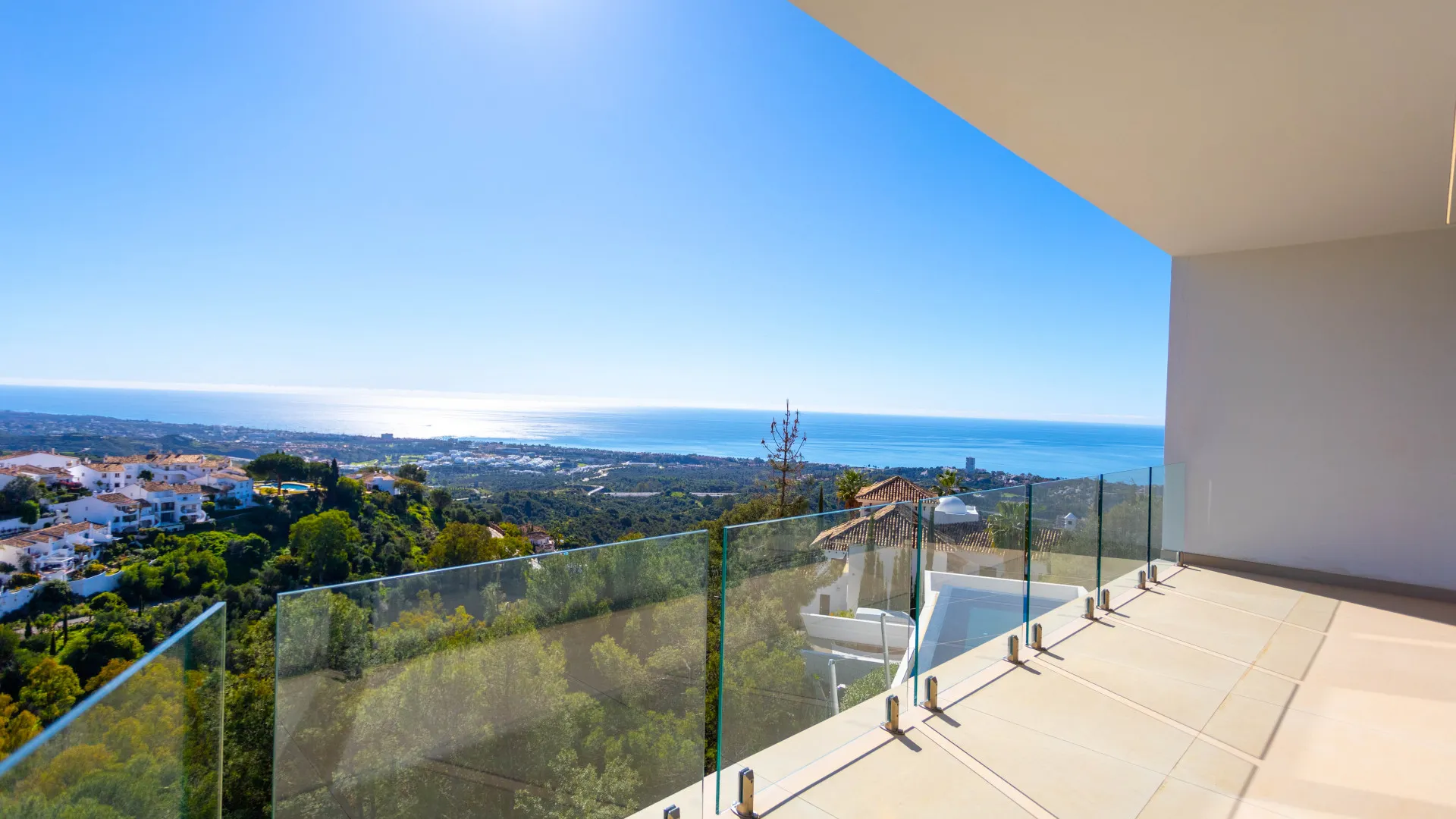 Buy Los Altos de los Monteros villa with 4 bedrooms