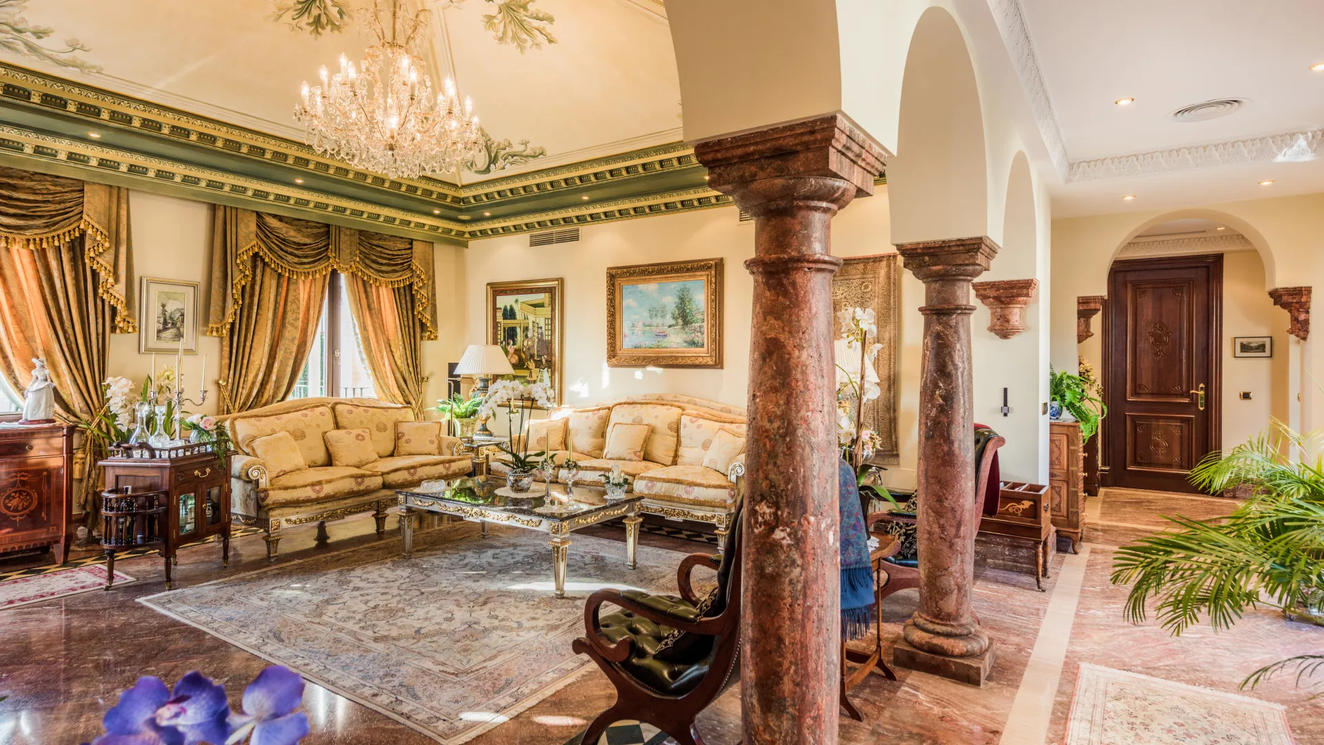 7 bedrooms villa in Sierra Blanca for sale