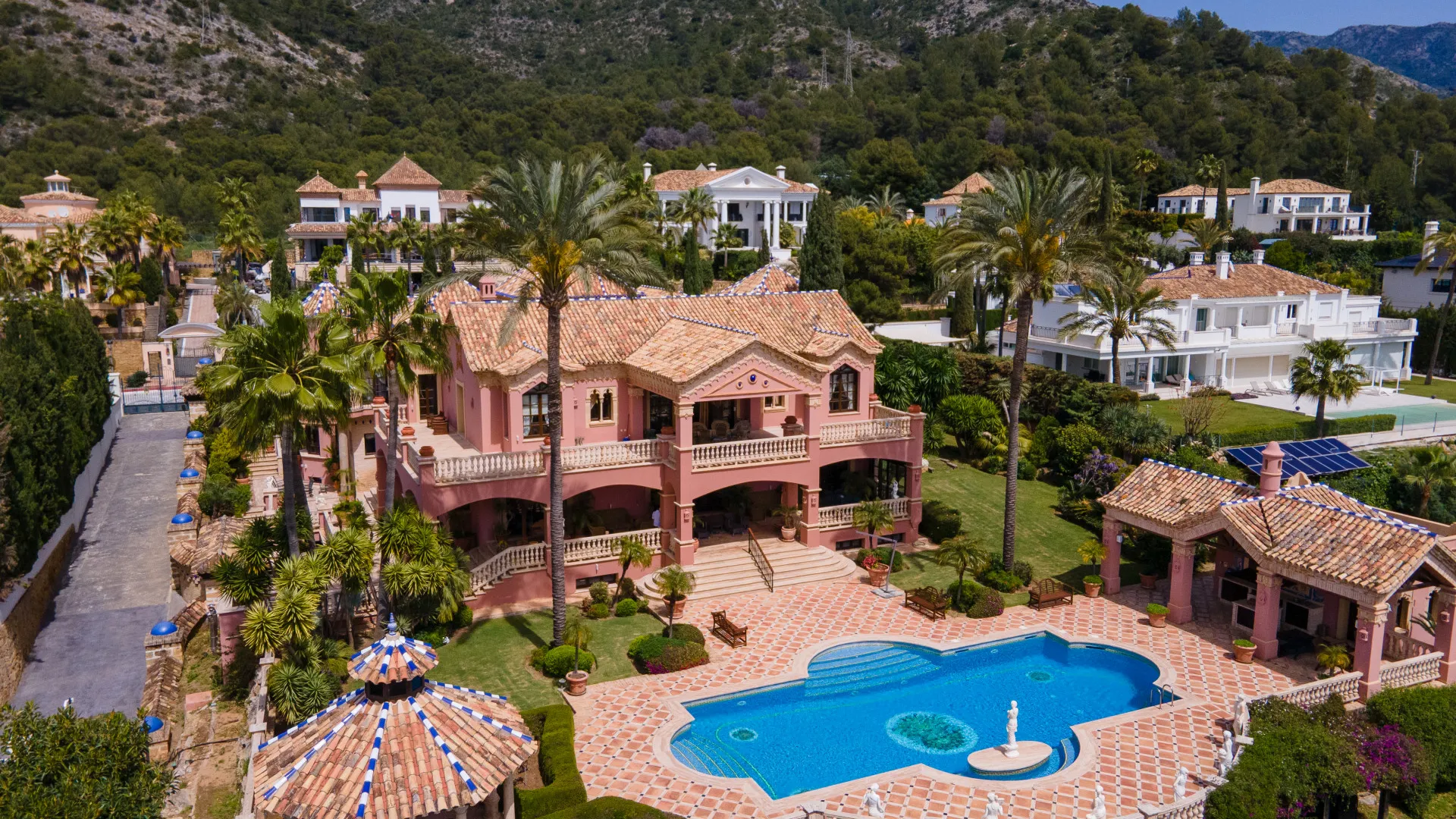 7 bedrooms villa in Sierra Blanca for sale