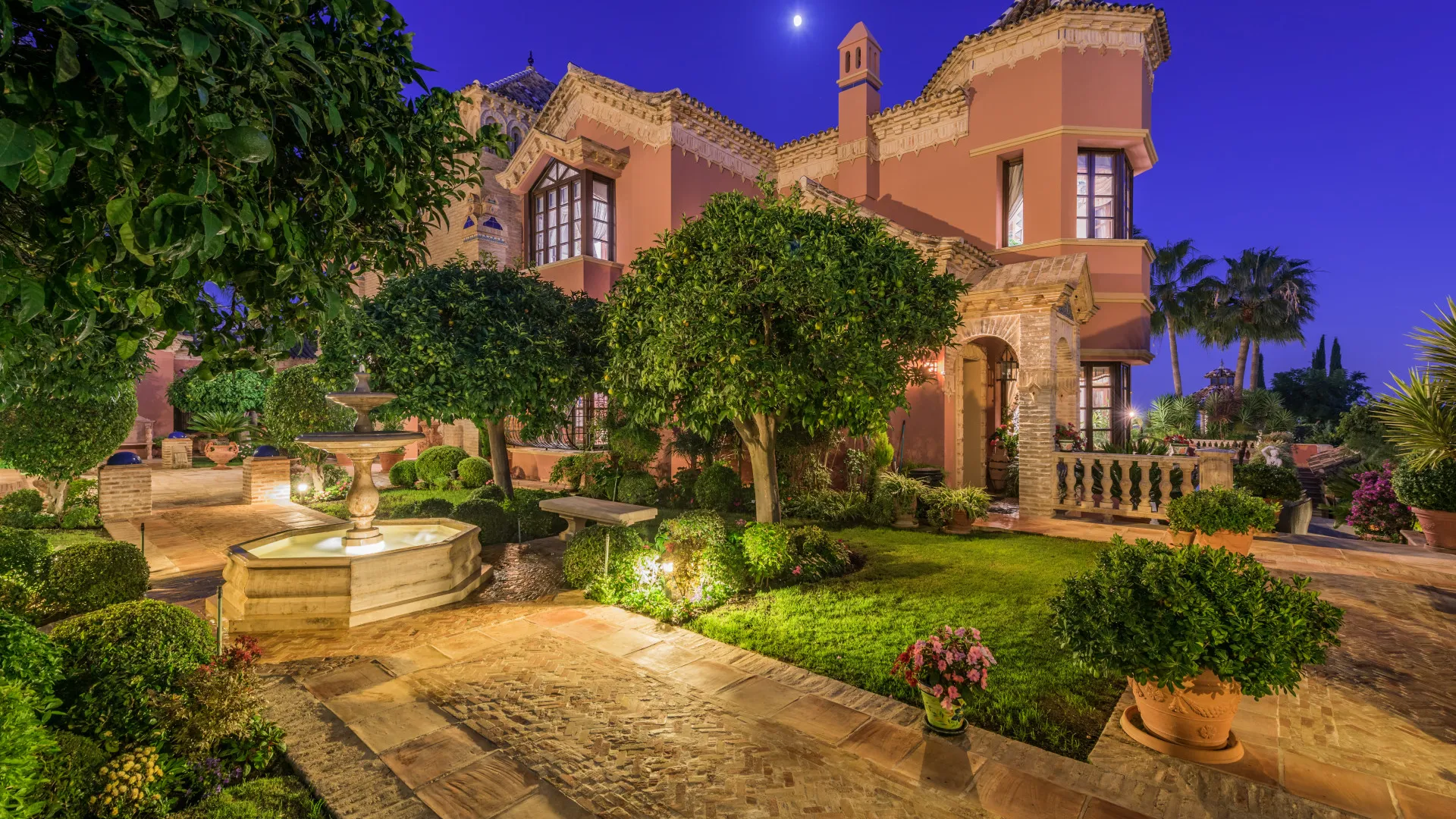 7 bedrooms villa in Sierra Blanca for sale