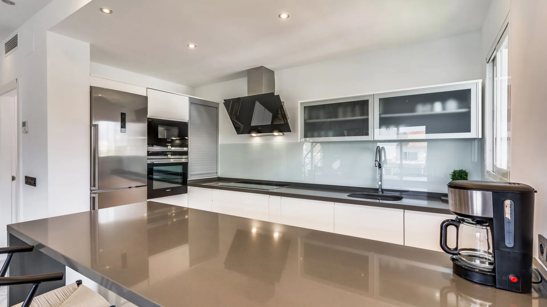 Duplex penthouse in Andalucia del Mar for sale