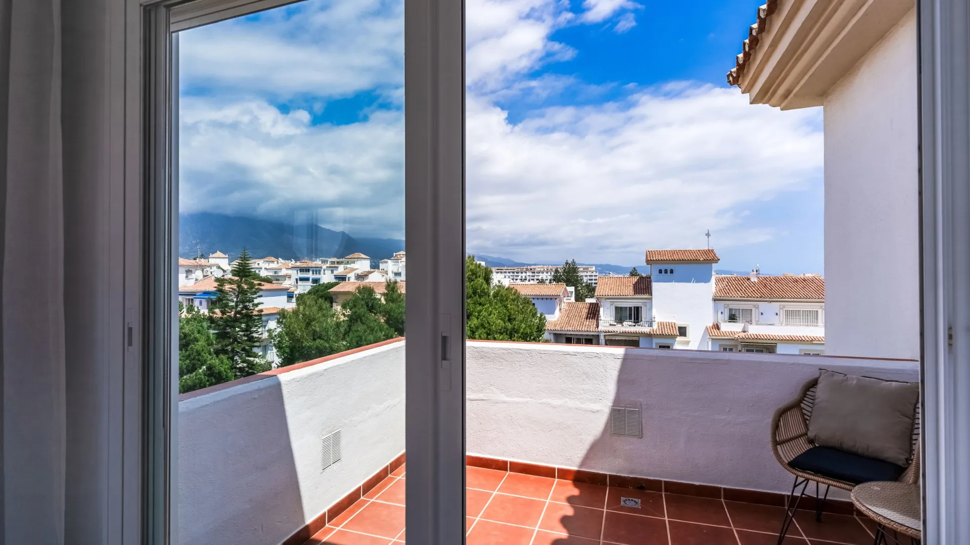 Duplex penthouse in Andalucia del Mar for sale