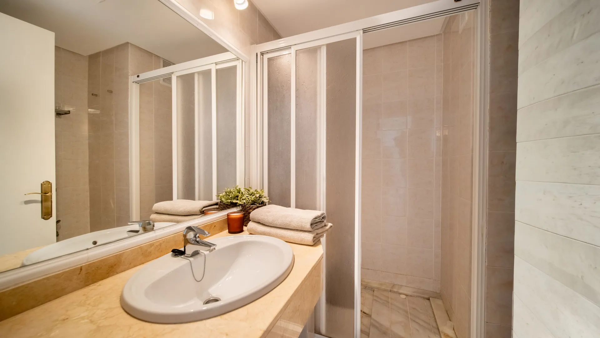Apartamento a la venta de 2 dormitorios en Calahonda