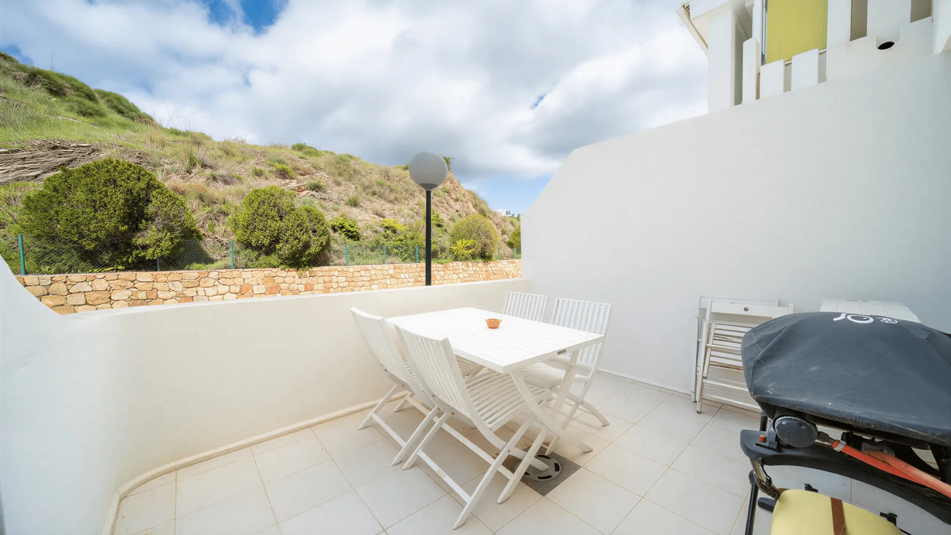 Apartamento a la venta de 2 dormitorios en Calahonda
