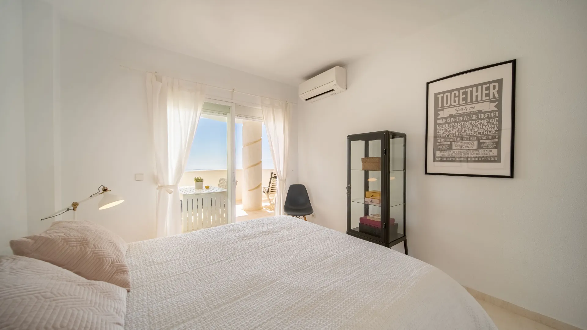 Apartamento a la venta de 2 dormitorios en Calahonda