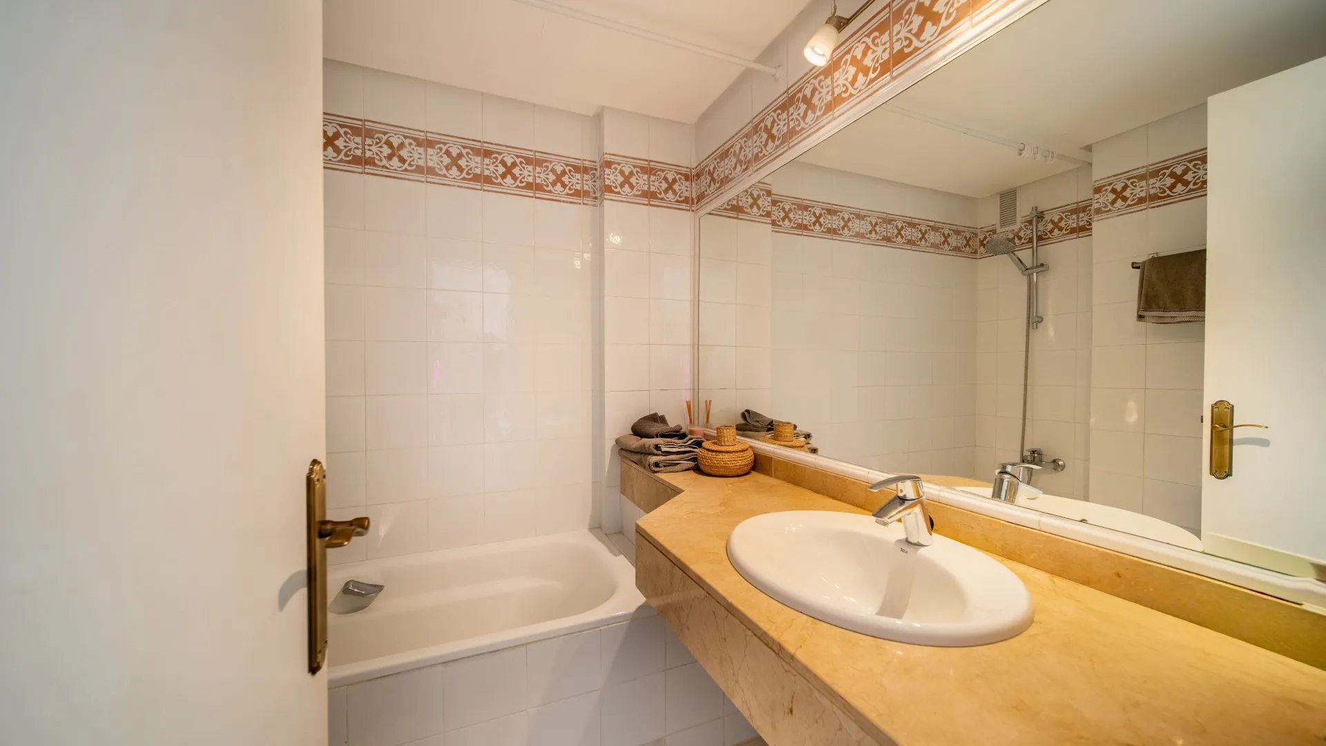 Apartamento a la venta de 2 dormitorios en Calahonda