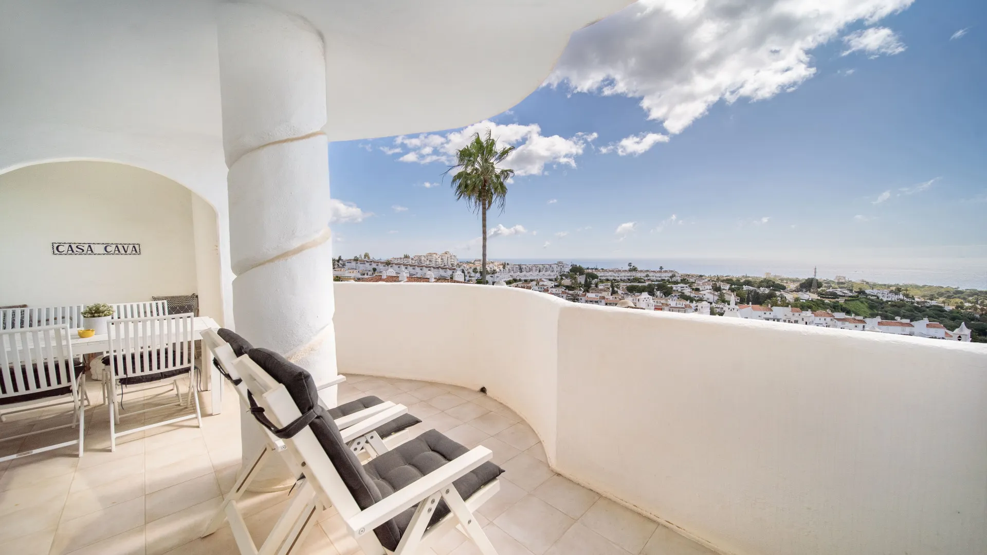 Apartamento a la venta de 2 dormitorios en Calahonda