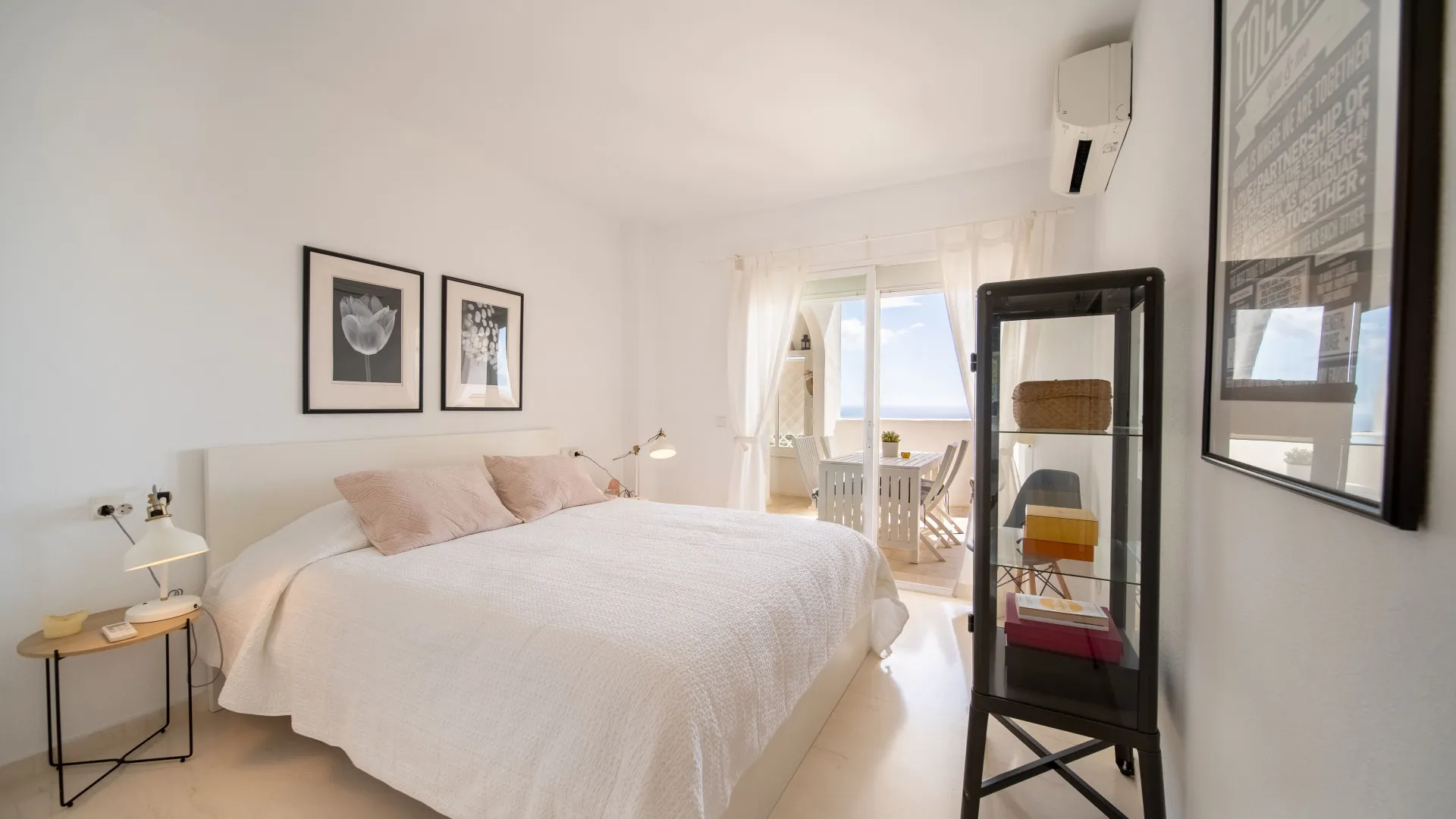 Apartamento a la venta de 2 dormitorios en Calahonda