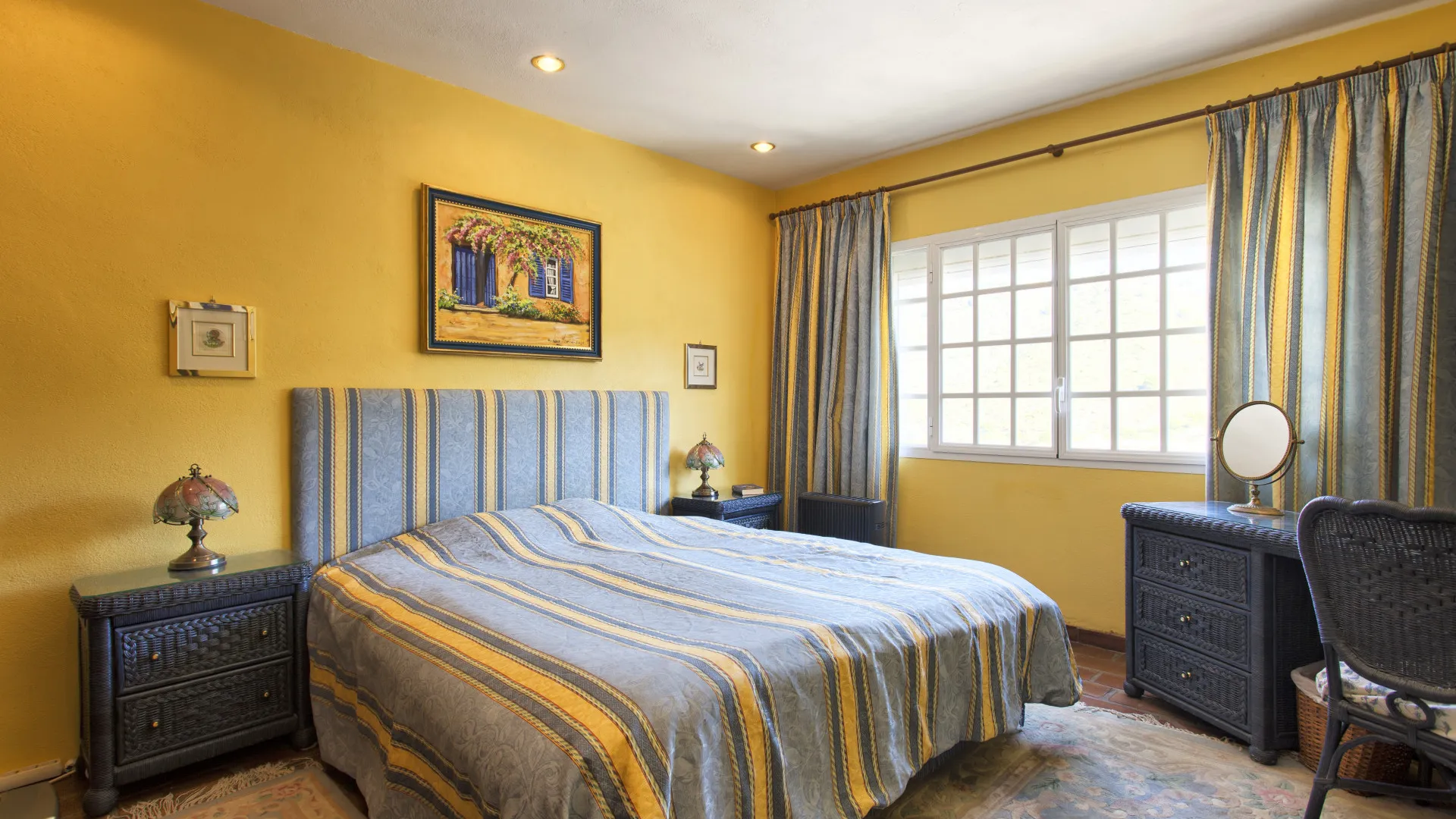 3 bedrooms town house for sale in Benahavis Centro