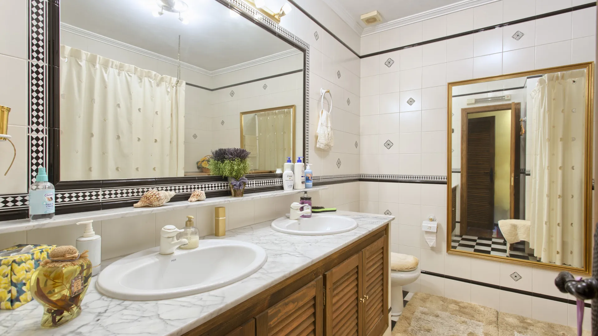 3 bedrooms town house for sale in Benahavis Centro