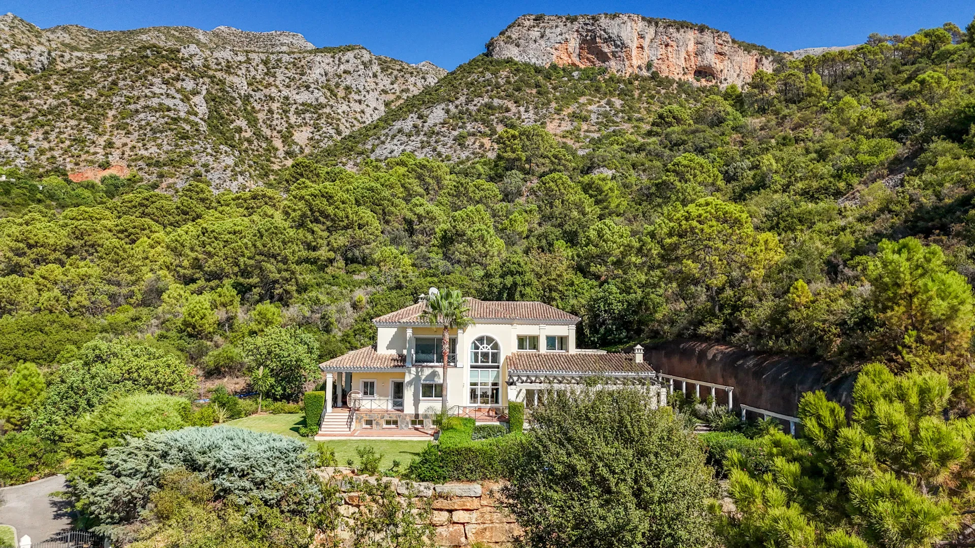 Villa for sale in Istan