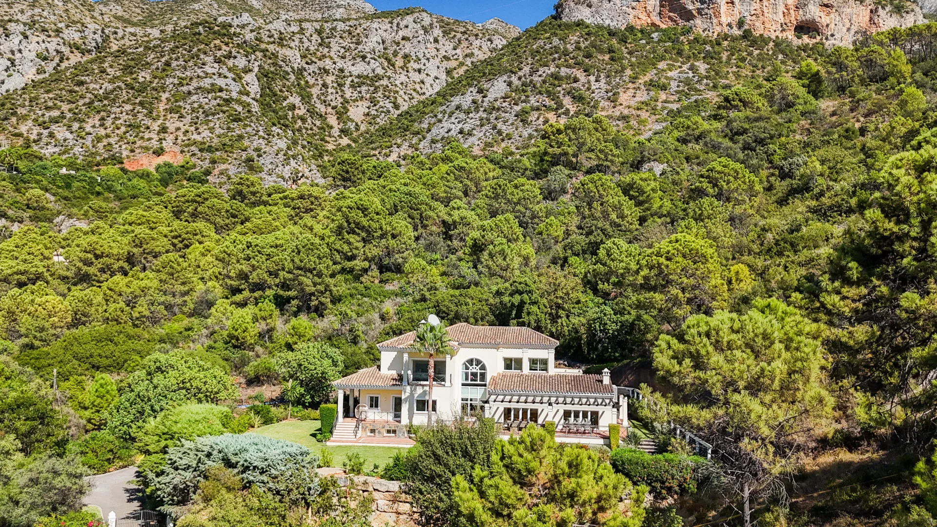 Villa for sale in Istan