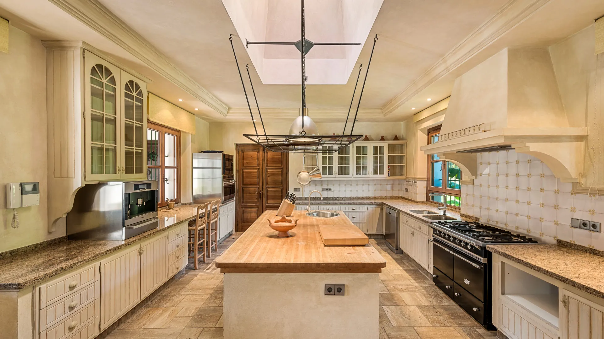 El Velerin, villa de 10 dormitorios a la venta