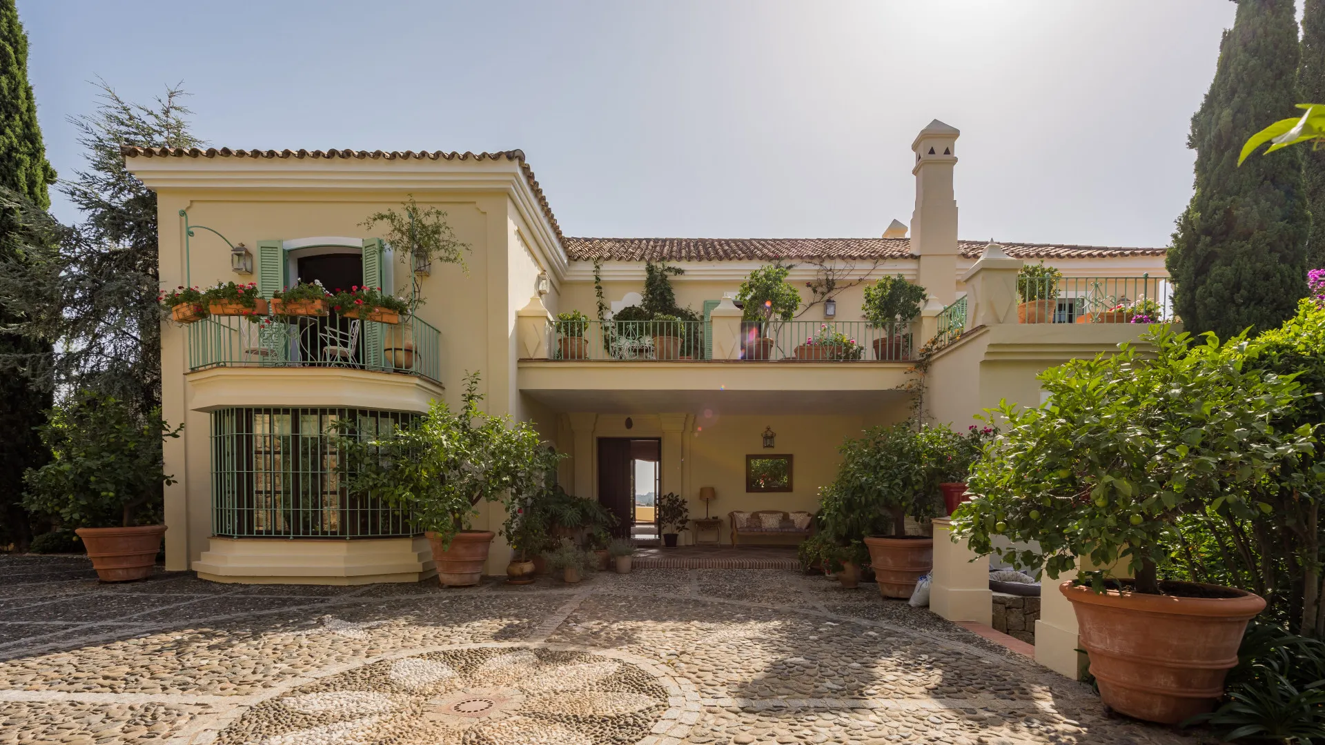 For sale 7 bedrooms villa in Marbella Club Golf Resort