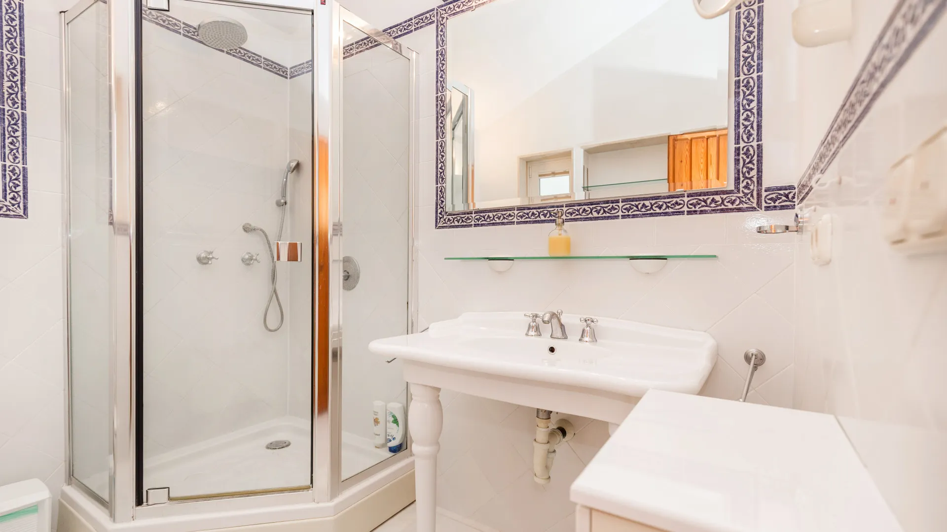 Villa con 5 dormitorios a la venta en La Reserva de los Monteros