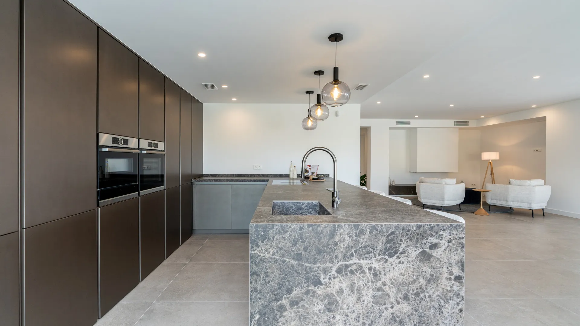 4 bedrooms house in Elviria for sale