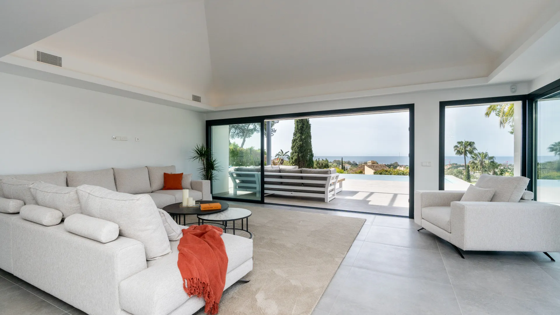 4 bedrooms house in Elviria for sale