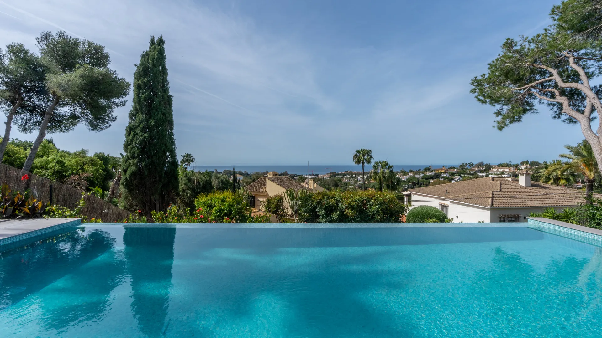 4 bedrooms house in Elviria for sale