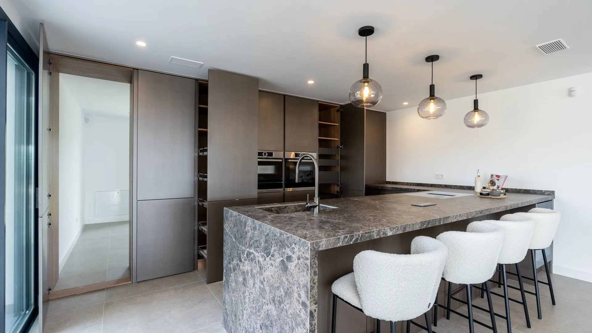 4 bedrooms house in Elviria for sale