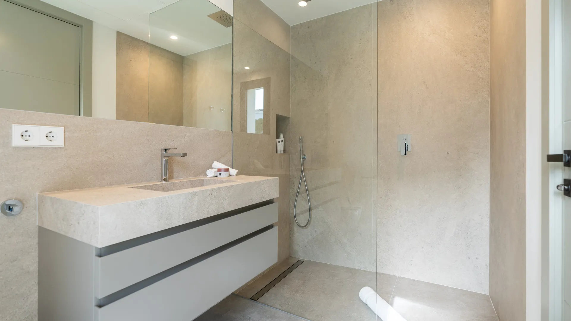 4 bedrooms house in Elviria for sale