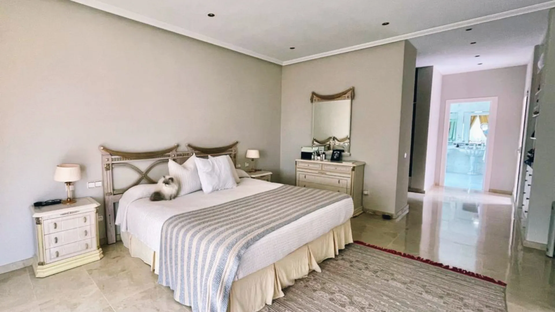 Comprar casa en Sitio de Calahonda con 6 dormitorios