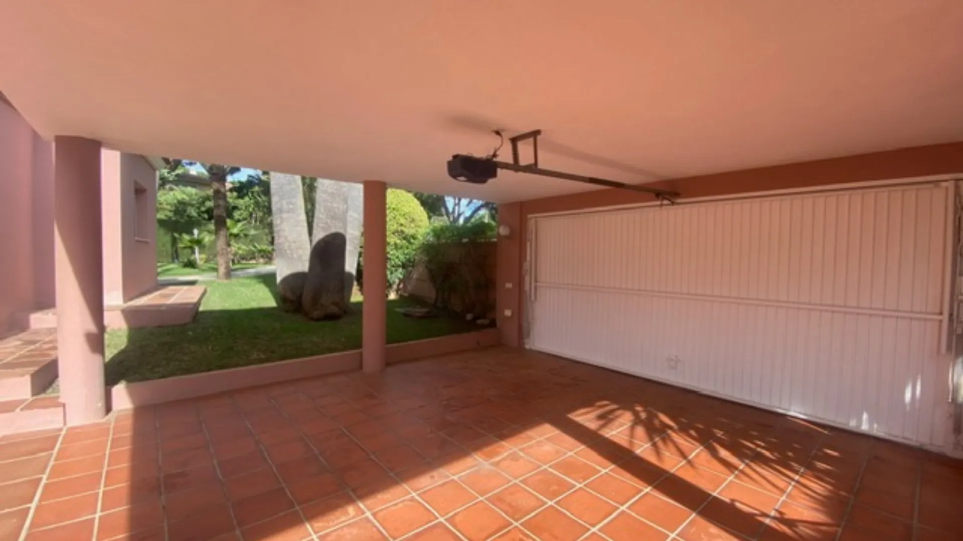 Comprar casa en Sitio de Calahonda con 6 dormitorios