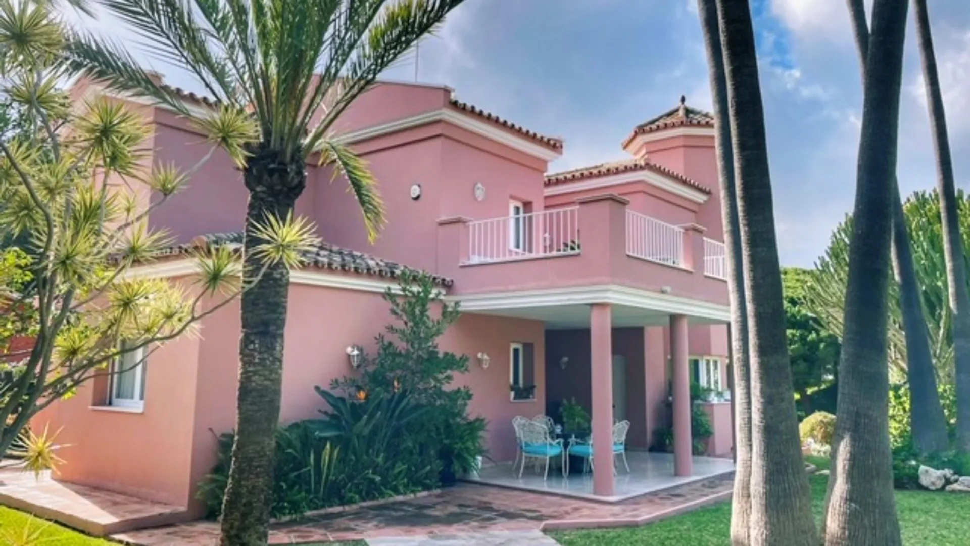 Comprar casa en Sitio de Calahonda con 6 dormitorios