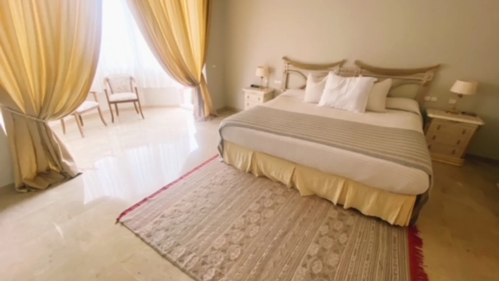 Comprar casa en Sitio de Calahonda con 6 dormitorios