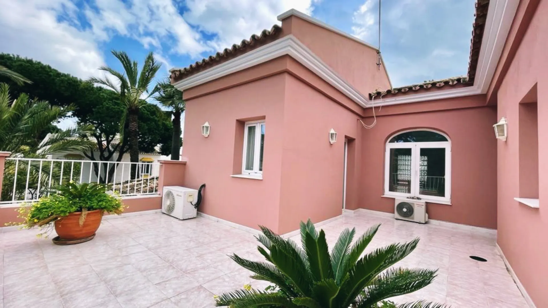 Comprar casa en Sitio de Calahonda con 6 dormitorios