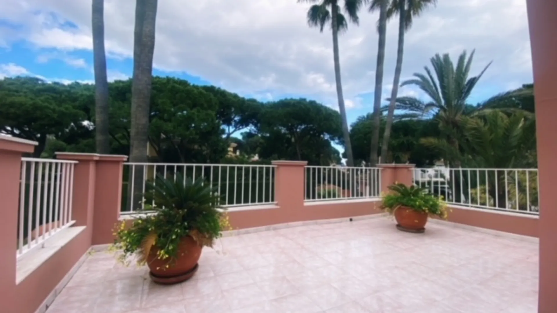 Comprar casa en Sitio de Calahonda con 6 dormitorios