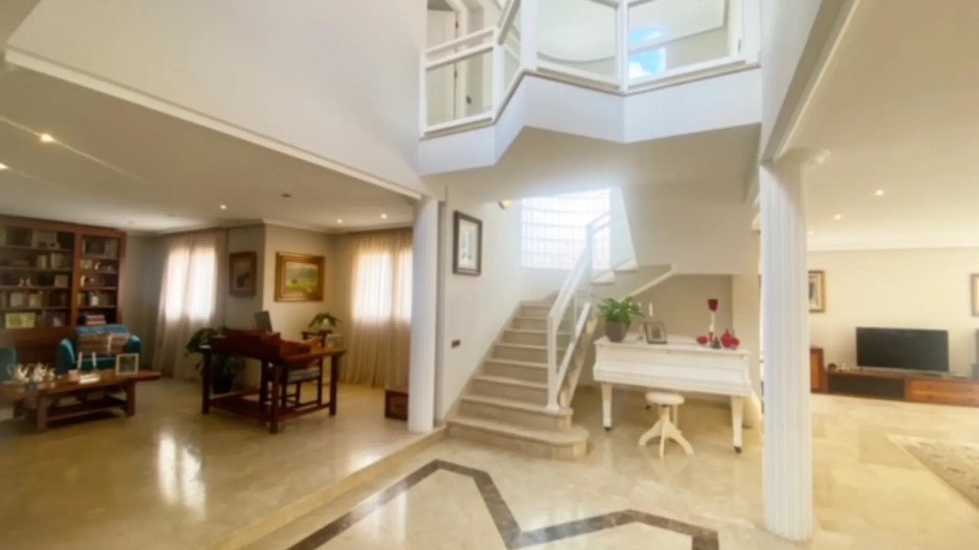 Comprar casa en Sitio de Calahonda con 6 dormitorios