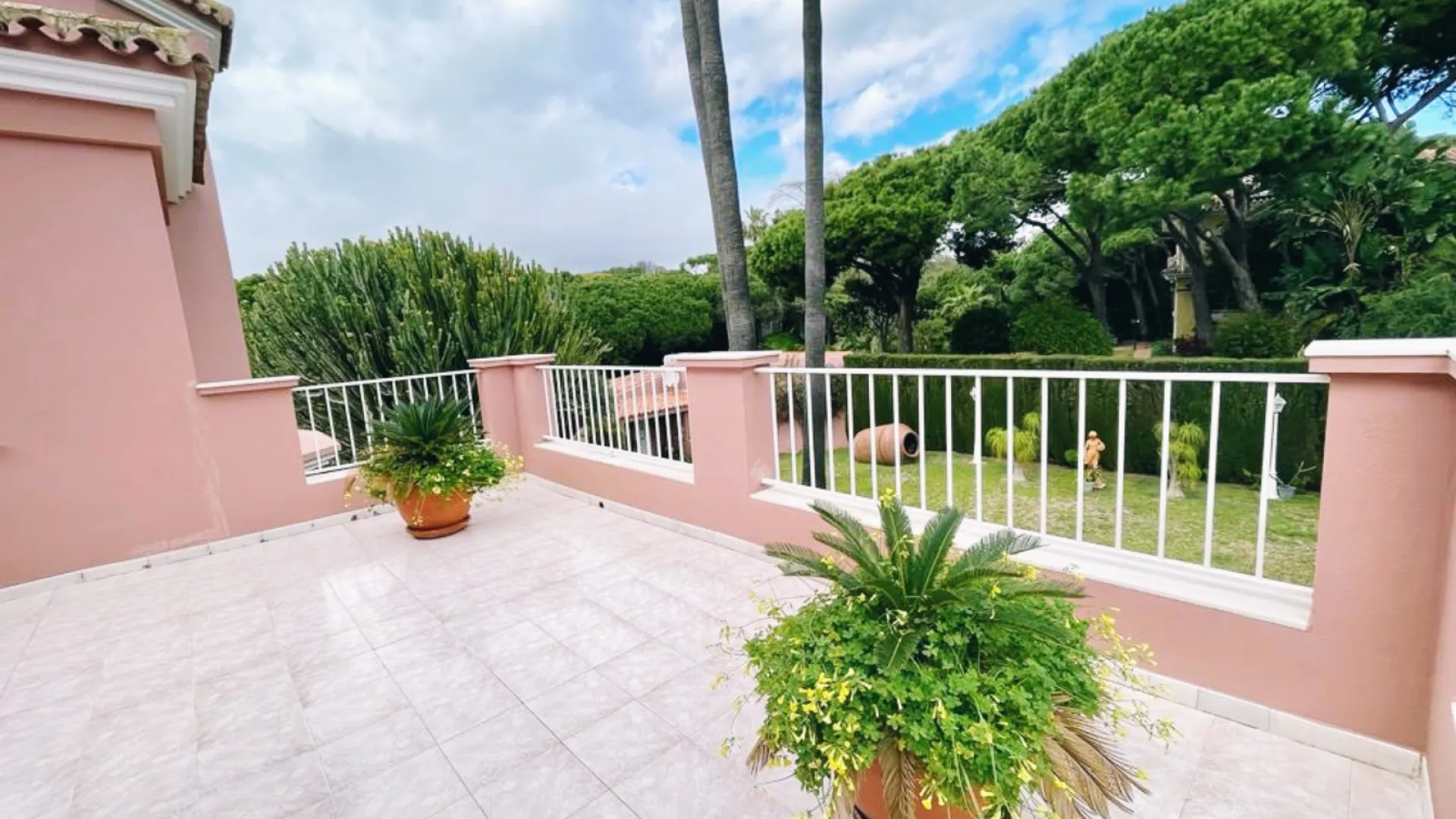 Comprar casa en Sitio de Calahonda con 6 dormitorios