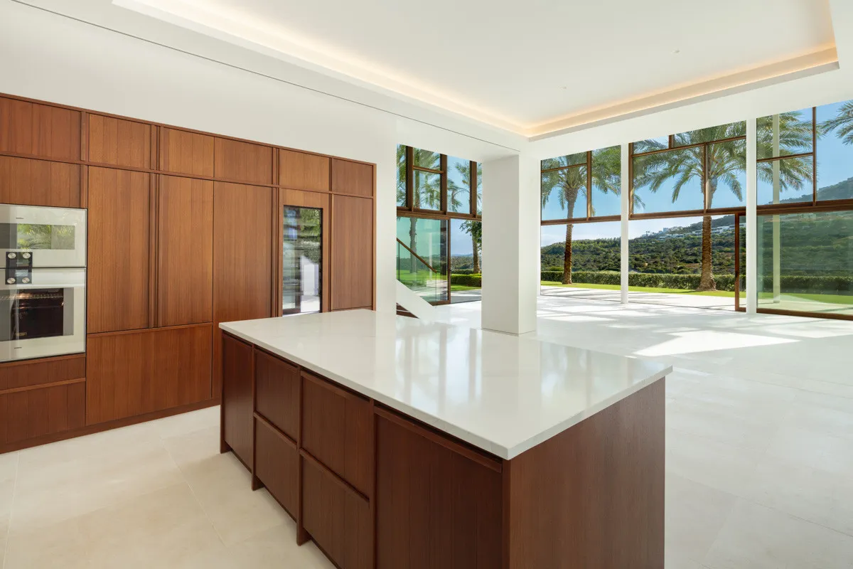 For sale villa with 6 bedrooms in Finca Cortesin