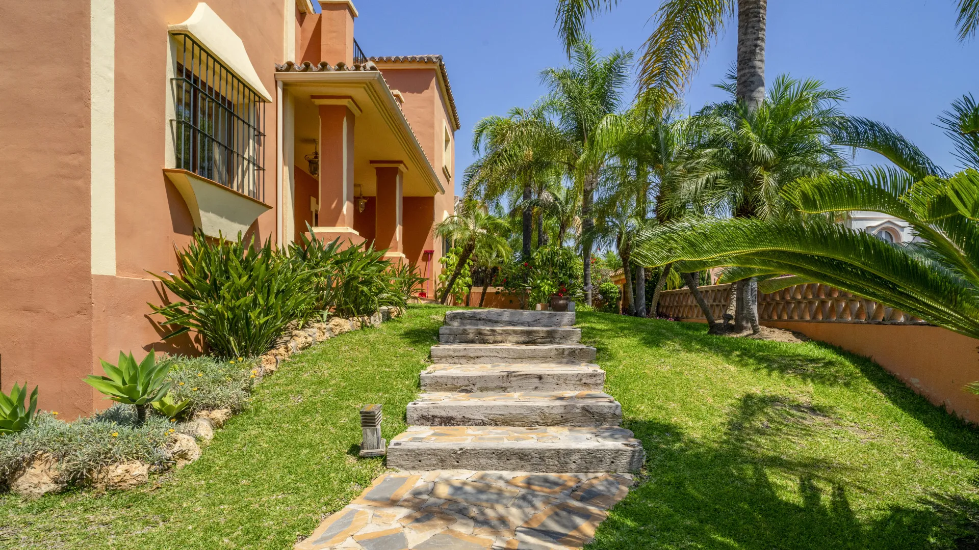 Guadalmina Alta, villa de 6 dormitorios en venta