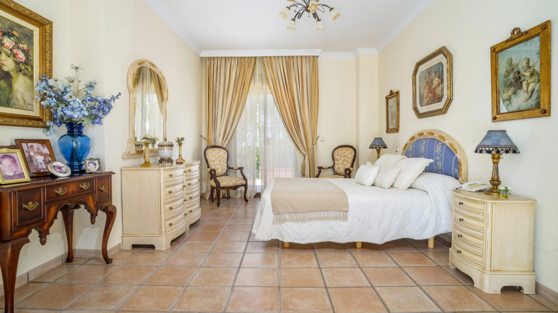 Guadalmina Alta, villa de 6 dormitorios en venta