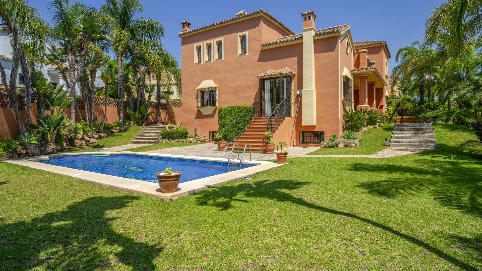 Guadalmina Alta, villa de 6 dormitorios en venta