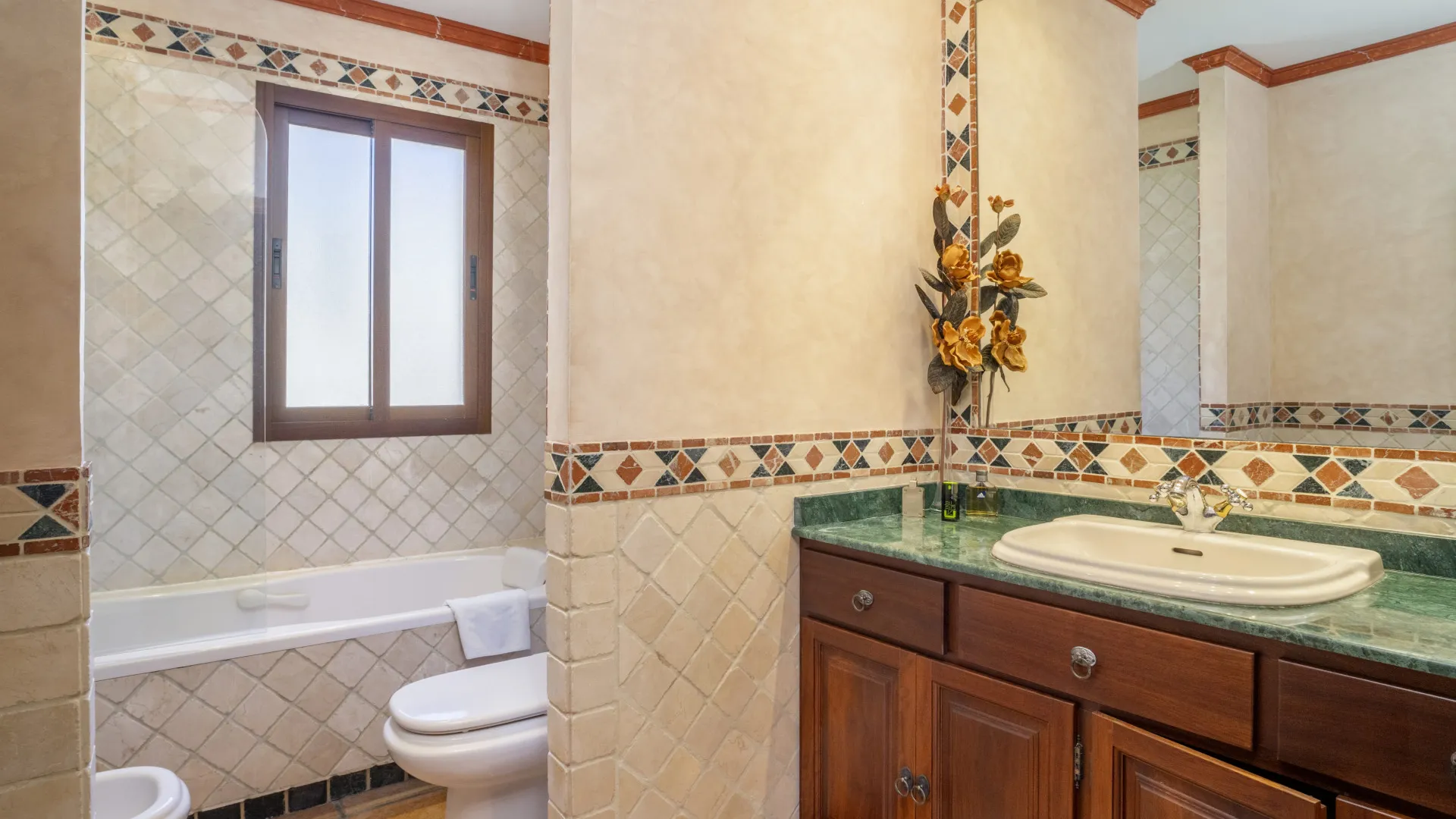 Guadalmina Alta, villa de 6 dormitorios en venta