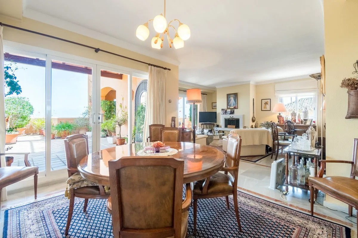 Apartamento de 3 dormitorios en venta en Nueva Andalucia