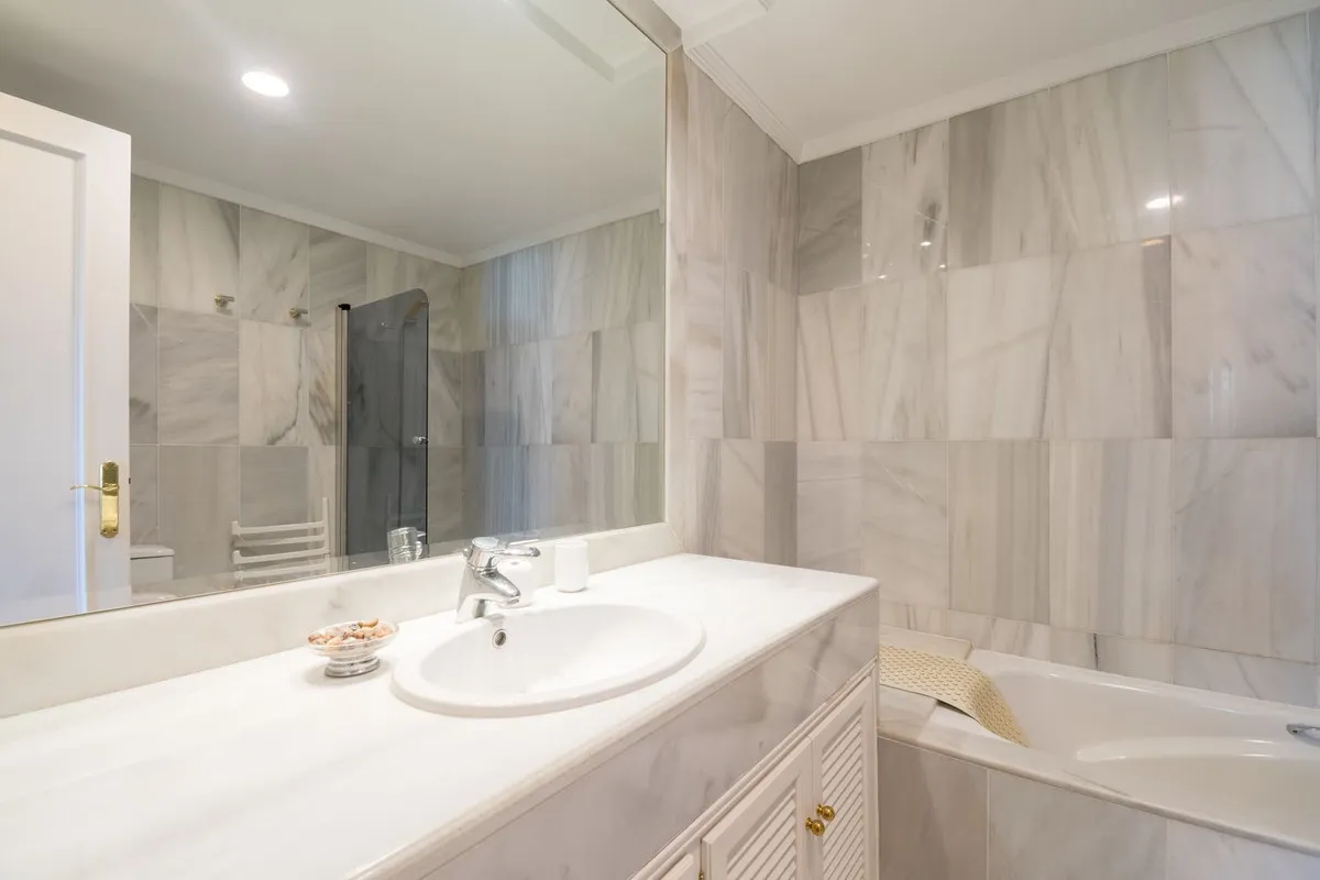 Apartamento de 3 dormitorios en venta en Nueva Andalucia