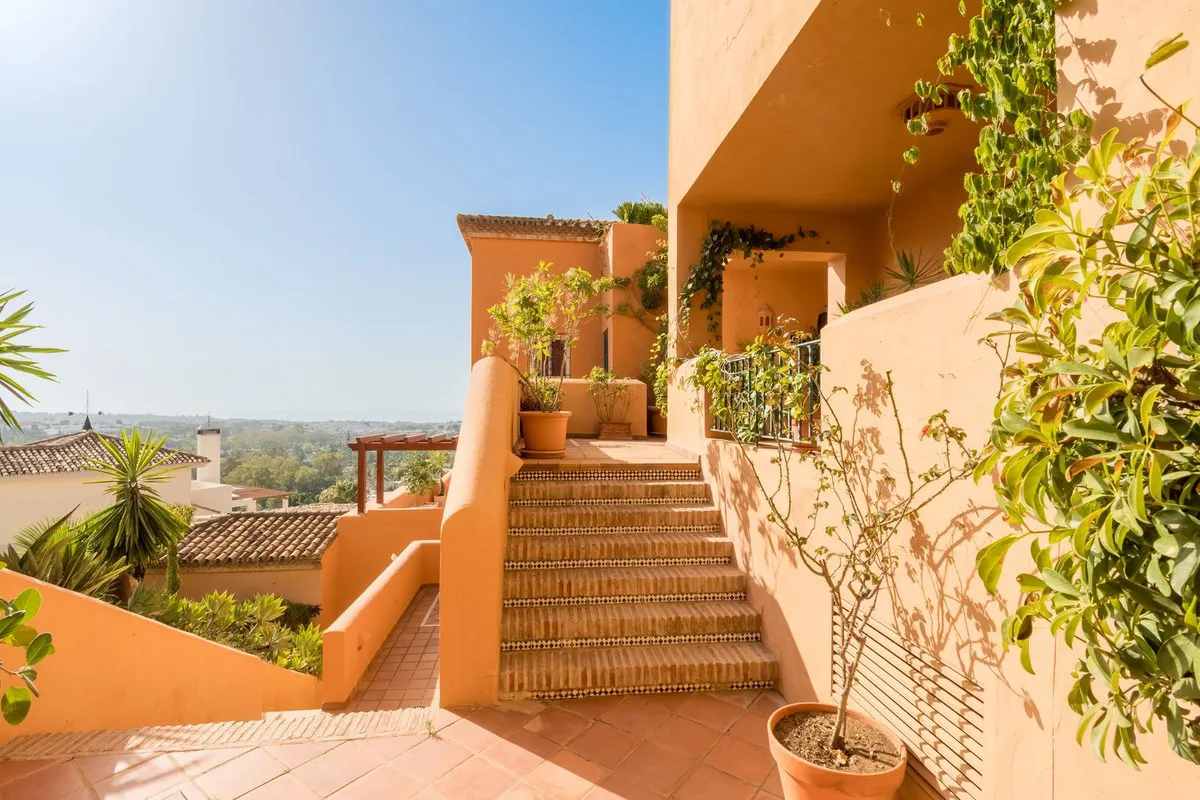 Apartamento de 3 dormitorios en venta en Nueva Andalucia