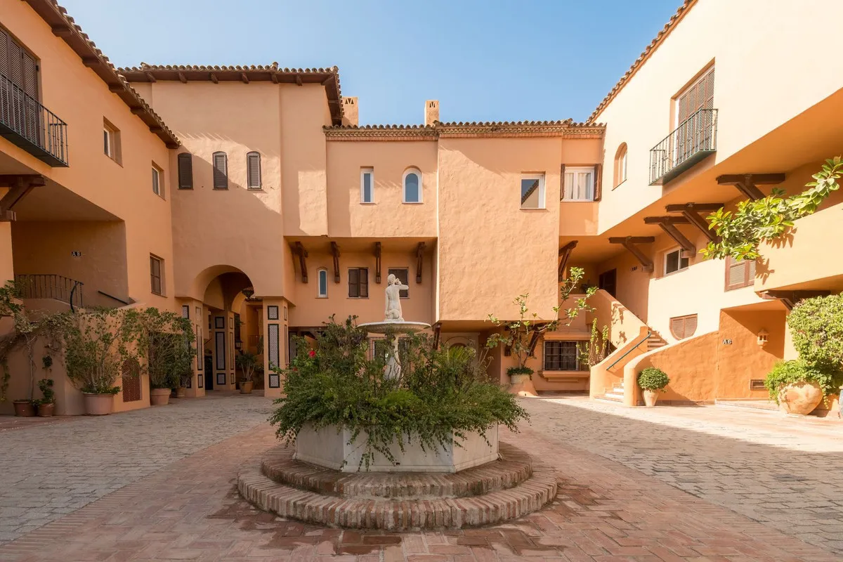 Apartamento de 3 dormitorios en venta en Nueva Andalucia