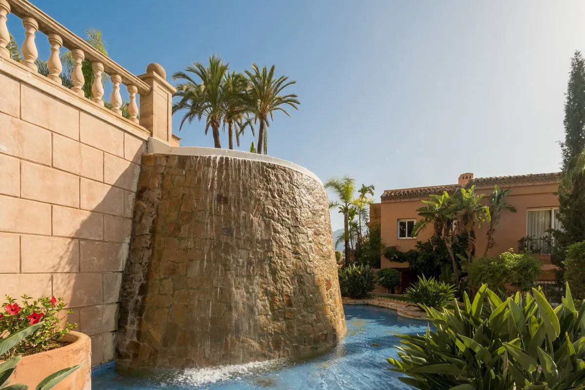 Apartamento de 3 dormitorios en venta en Nueva Andalucia