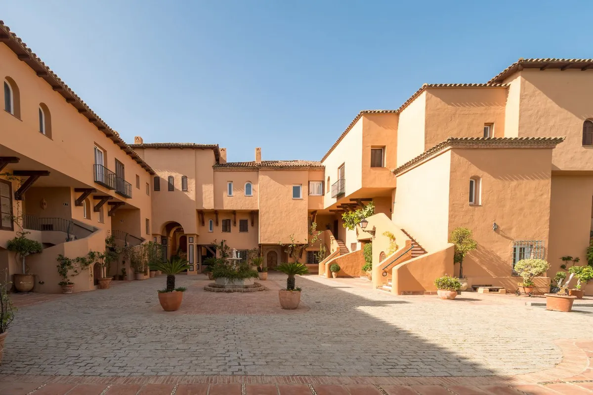 Apartamento de 3 dormitorios en venta en Nueva Andalucia