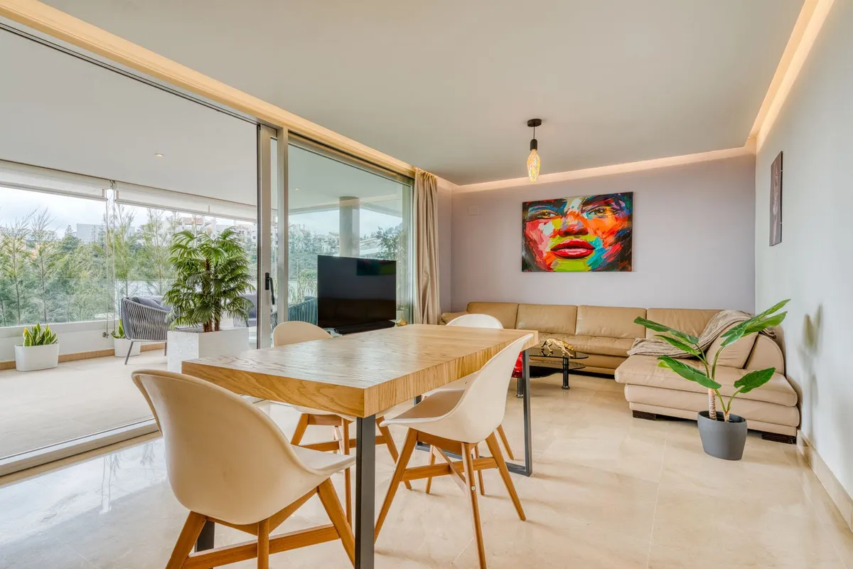 Comprar apartamento en Benahavis con 3 dormitorios